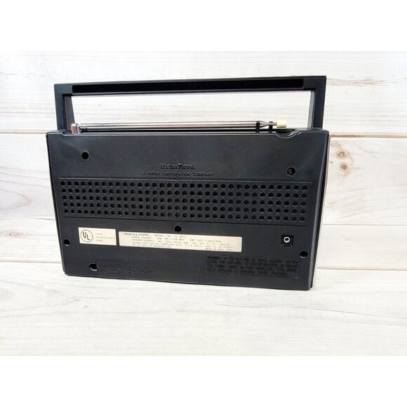 Realistic AM/FM Portable Radio Model 12-665 By Radio Shack Vintage - Picture 9 of 16